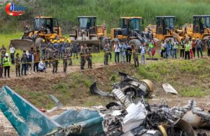 UN AVION CON 19 OCUPANTES SE ESTRELLO EN NEPAL Y EL PILOTO ES EL UNICO SOBREVIVIENTE