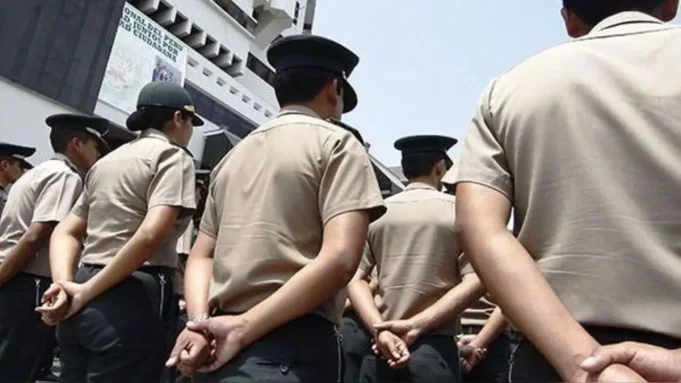 UN POLICÍA ES ARRESTADO DENTRO DE UNA COMISARÍA EN CHICLAYO ACUSADO POR PRESUNTAMENTE ROBAR 17 MIL SOLES