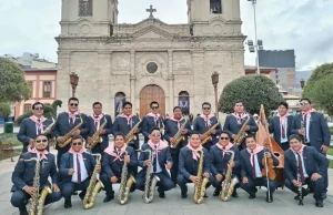 AL MENOS NUEVE FALLECIDOS TRAS LA CAÍDA DE UN BUS EN EL QUE VIAJABA ORQUESTA MUSICAL EN LA CARRETERA LA OROYA-TARMA- JUNÍN