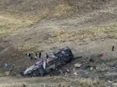 AL MENOS 20 MUERTOS TRAS DESPISTE Y VOLCADURA DE BUS EN LA VÍA LOS LIBERTADORES EN AYACUCHO