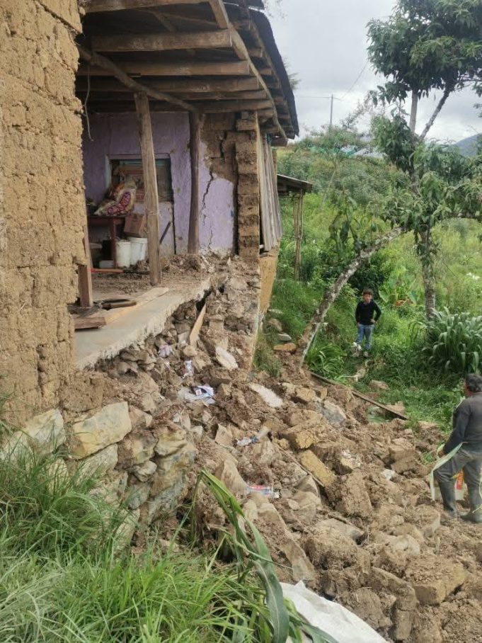 CUTERVO: VIVIENDA SE DESPLOMA Y FAMILIA SALVO DE MILAGRO