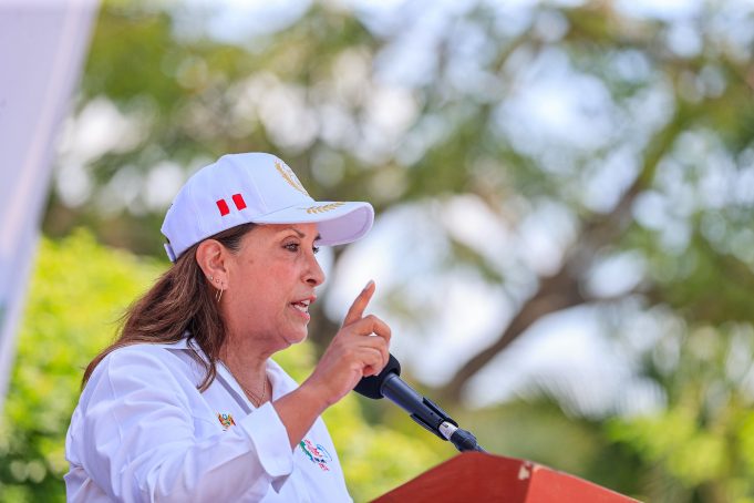 PRESIDENTA DINA BOLUARTE: «NADIE PUEDE DIRIGIRME EL DEDO, NI A MÍ, NI A MIS MINISTROS»