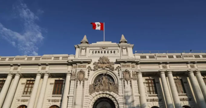 PROFESORES Y DIRECTORES CONDENADOS POR ABUSO SEXUAL SERÁN DESTITUIDOS AUTOMÁTICAMENTE.