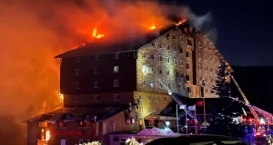 TURQUIA: INCENDIO EN HOTEL DE UNA ESTACIÓN DE ESQUÍ DEJÓ DECENAS DE FALLECIDOS Y MÁS DE 40 HERIDOS