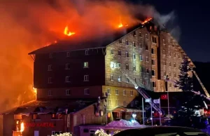 TURQUIA: INCENDIO EN HOTEL DE UNA ESTACIÓN DE ESQUÍ DEJÓ DECENAS DE FALLECIDOS Y MÁS DE 40 HERIDOS