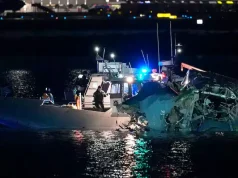TRAGEDIA EN WASHINGTON: AVIÓN CON 64 PERSONAS A BORDO SE ESTRELLA CON UN HELICÓPTERO Y CAE AL RÍO