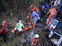 GUATEMALA: AL MENOS 52 MUERTOS TRAS CAIDA DE AUTOBUS