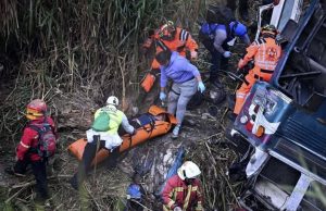 GUATEMALA: AL MENOS 52 MUERTOS TRAS CAIDA DE AUTOBUS