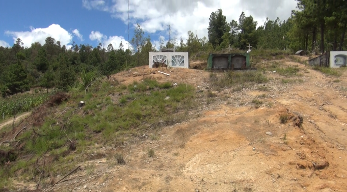 CEMENTERIO DEL CASERIO PINGOBAMBA EL TORIL EN RIESGO POR DESLIZAMIENTO DE TIERRAS