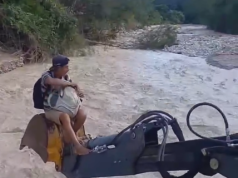 CUTERVO: CRUZAN QUEBRADA APOYADOS POR RETROEXCAVADORA