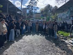 ESTUDIANTES DE LA UNACH CIERRAN VIA CHOTA – LA PALMA EN MEDIDA POR EL PESIMO ESTADO DE LA VIA