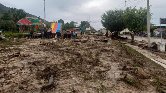 FUERTES LLUVIAS Y DESBORDES AFECTAN GRAVEMENTE AL DISTRITO DE JEPELACIO