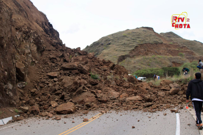 DERRUMBE DE GRAN MAGNITUD CIERRA VÍA CHOTA A CHICLAYO