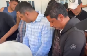 CUATRO EFECTIVOS DE LA PNP RECIBIERON CHICOTAZOS TRAS SER CAPTURADOS POR RONDEROS