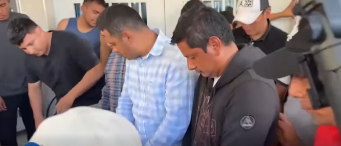 CUATRO EFECTIVOS DE LA PNP RECIBIERON CHICOTAZOS TRAS SER CAPTURADOS POR RONDEROS